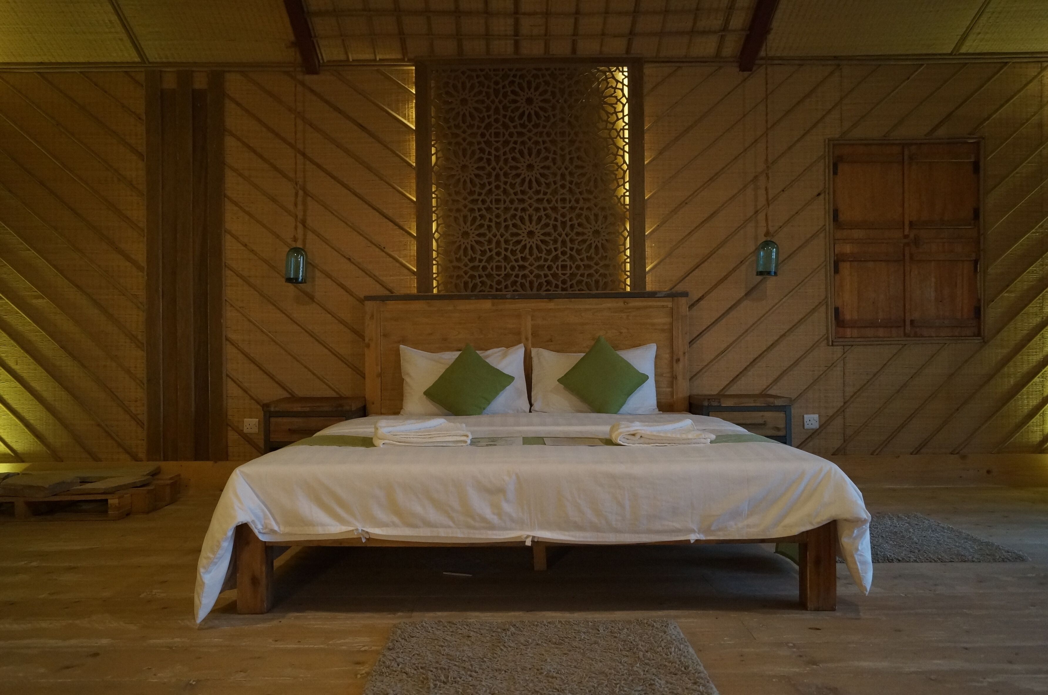 deluxe double or twin room | 1 bedroom, blackout curtains, bed sheets