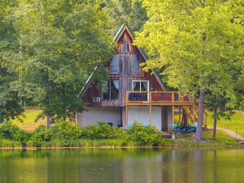 A-frame Lakefront Cabin near Spring River