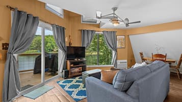 Smart TV, reproductor de DVD, libros y videoteca