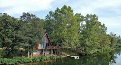 A-frame Lakefront Cabin near Spring River