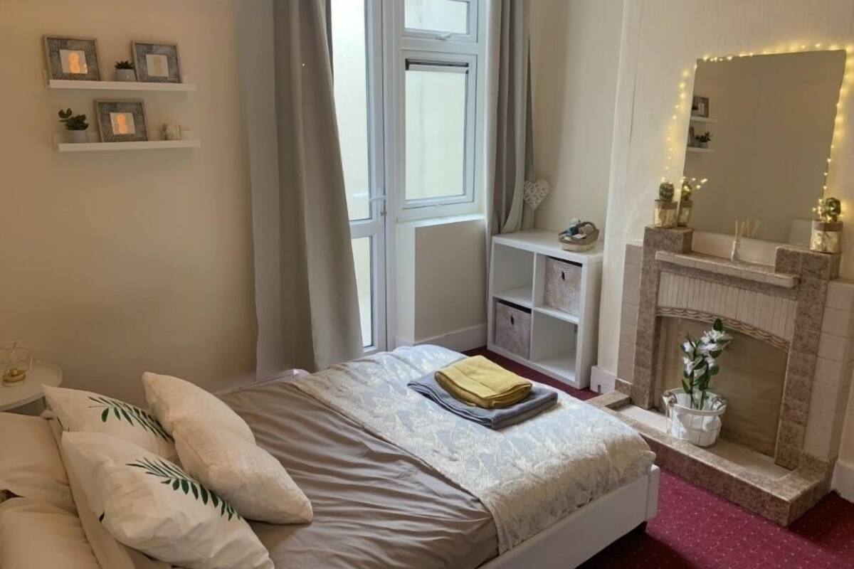 Doppelzimmer, Gemeinschaftsbad (2) | 1 Schlafzimmer, Bügeleisen/Bügelbrett, kostenloses WLAN, Bettwäsche