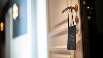 A door with a sign that reads "PLEASE DO NOT DISTURB" and "VICTORIA".
