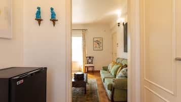 Signature Suite | Bathroom | Hair dryer, towels, soap, shampoo