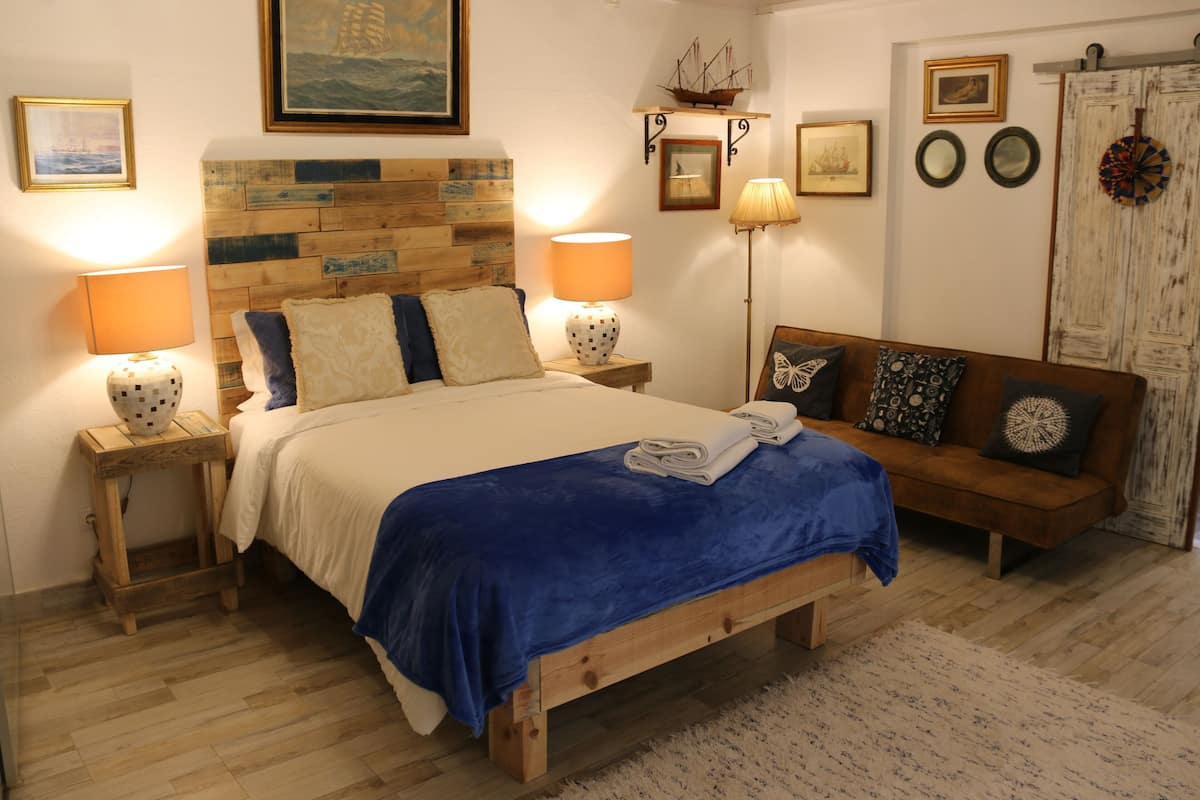 Suite superior, 1 cama matrimonial, en edificio contiguo | 1 habitación, ropa de cama de alta calidad y edredón