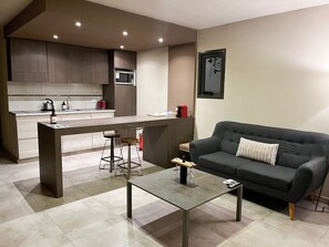 Fridge, rice cooker, cookware/dishes/utensils - Tres Cruces Lodge (Villa Union)