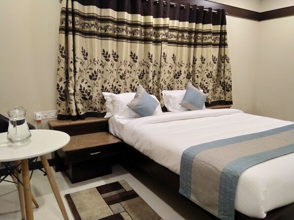 Superior Double Room | 1 bedroom, minibar, individually furnished, laptop workspace