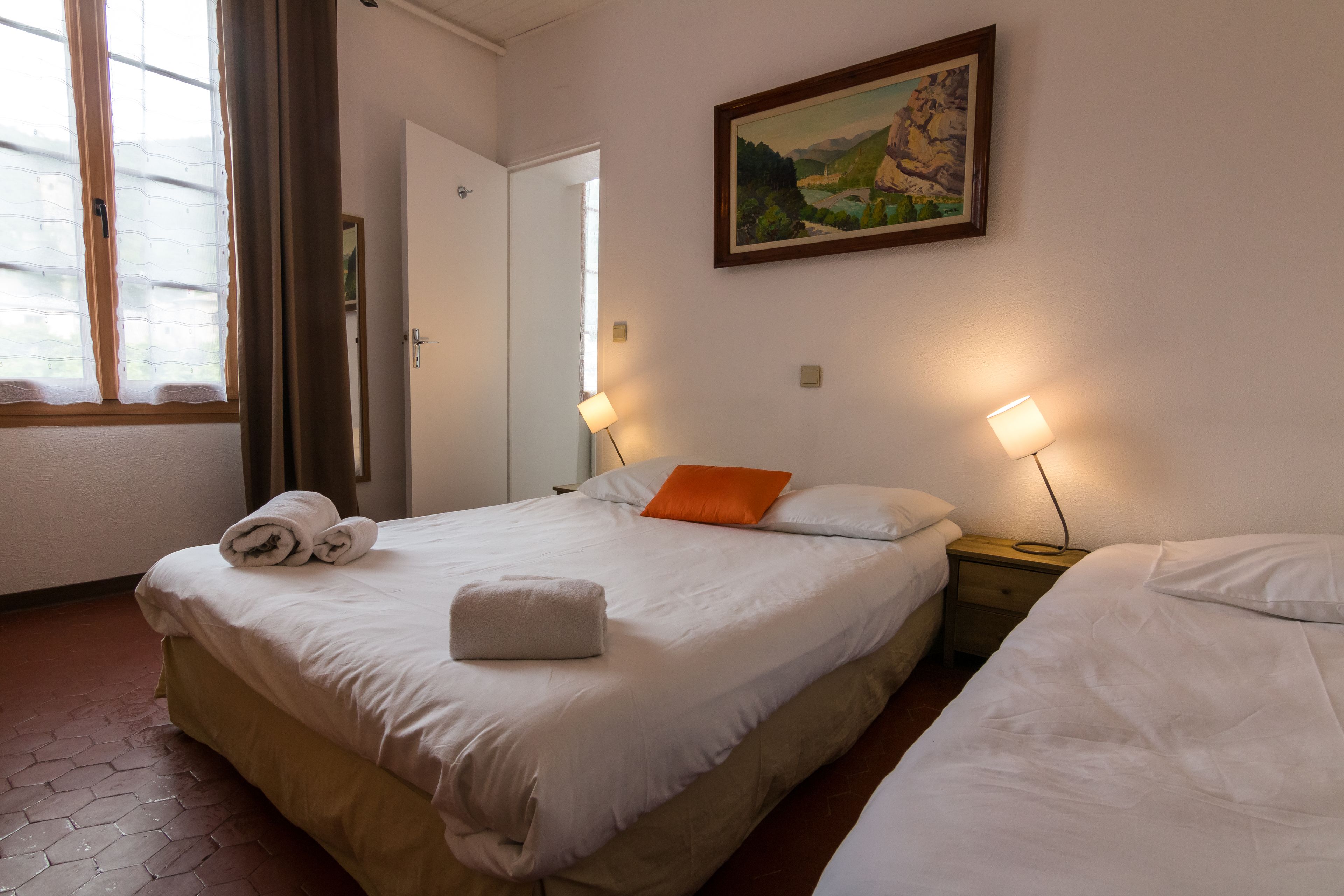 triple room | bathroom | free toiletries, hair dryer, towels, soap