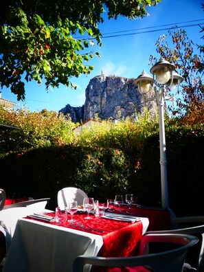 Serveert lunch en diner, Franse gerechten