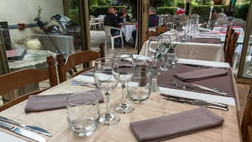 Lunch and dinner served, French cuisine