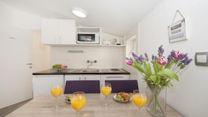 Apartment (1 Bedroom Apt with Terrace n Sea View) | Private kitchen