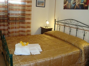 Minibar, rollaway beds, free WiFi, bed sheets