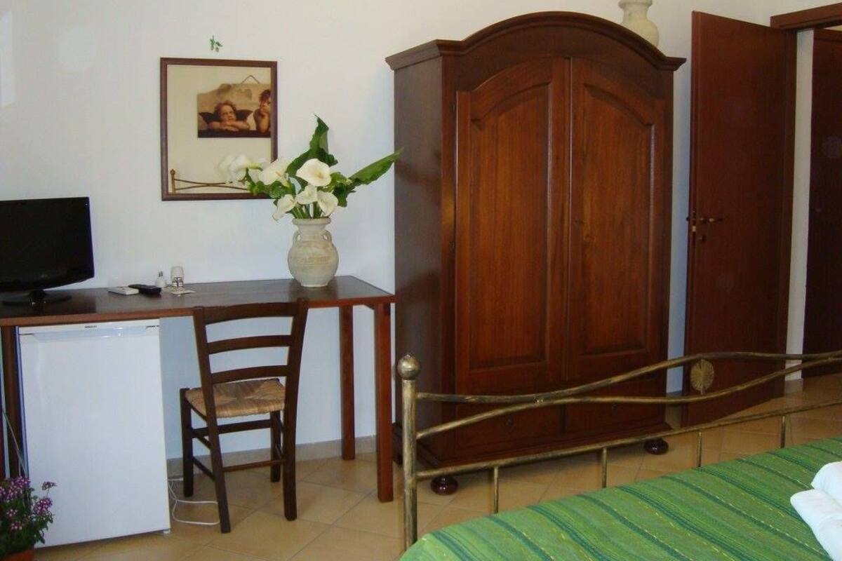 Minibar, rollaway beds, free WiFi, bed sheets