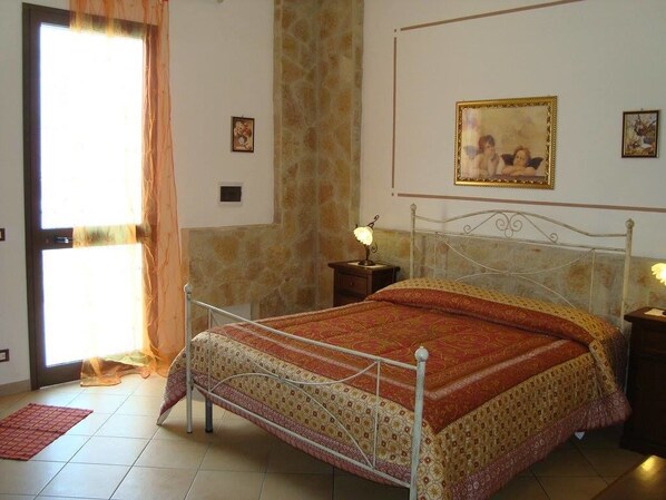 Minibar, rollaway beds, free WiFi, bed sheets