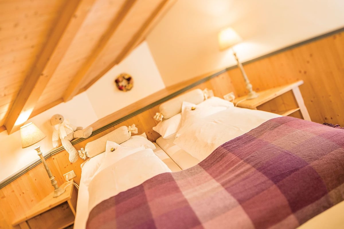 Free cots/infant beds, free WiFi