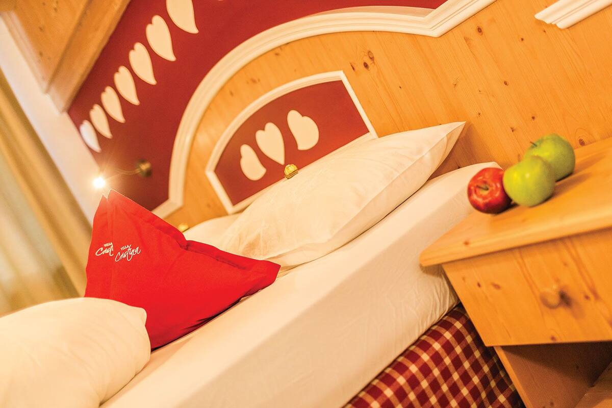 Free cots/infant beds, free WiFi