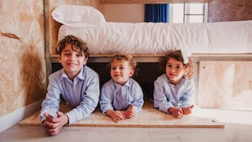 Quarto quádruplo conforto | Wi-Fi de cortesia, roupa de cama