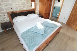 Villa, 2 slaapkamers, privézwembad | 2 slaapkamers, een bureau, verduisterende gordijnen