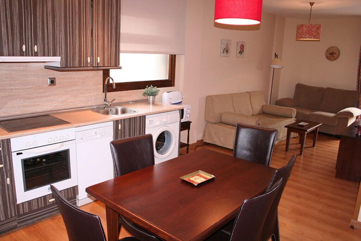 Appartement, 2 slaapkamers | Privékeuken | Een koffiezetapparaat/waterkoker