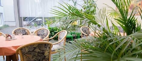 Desayuno bufé gratuito y diario