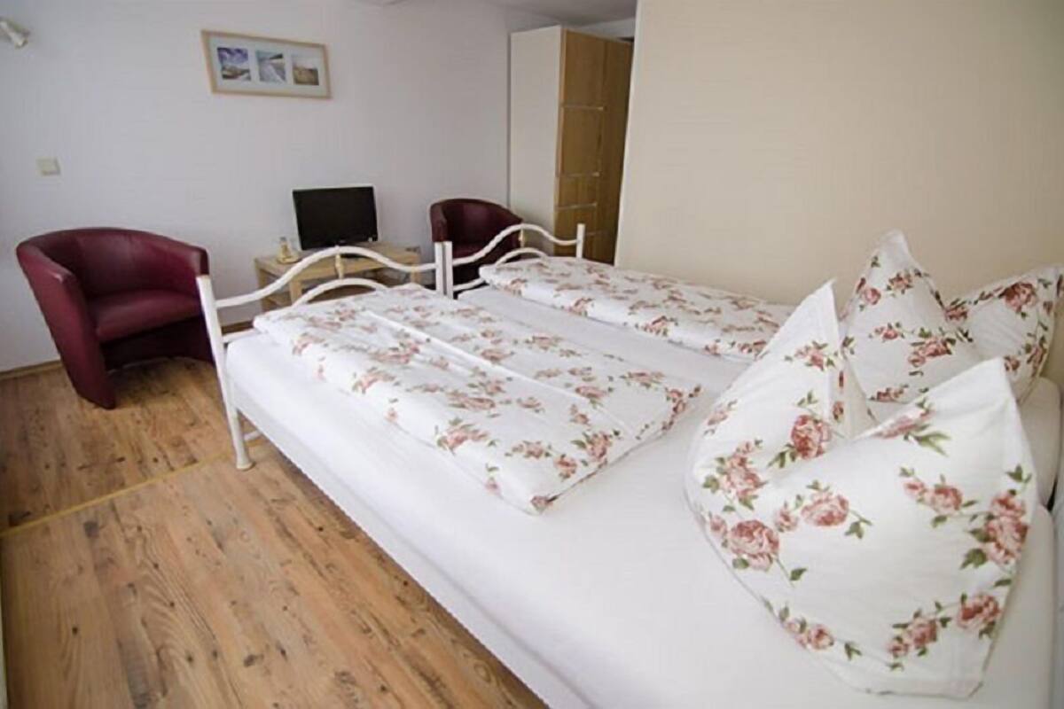 Chambre double | Système d’insonorisation, accès au Wi-Fi (inclus), literie fournie
