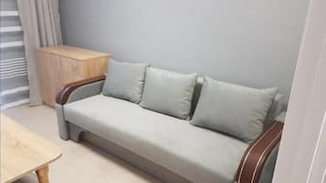 1 bedroom, hypo-allergenic bedding, iron/ironing board, rollaway beds