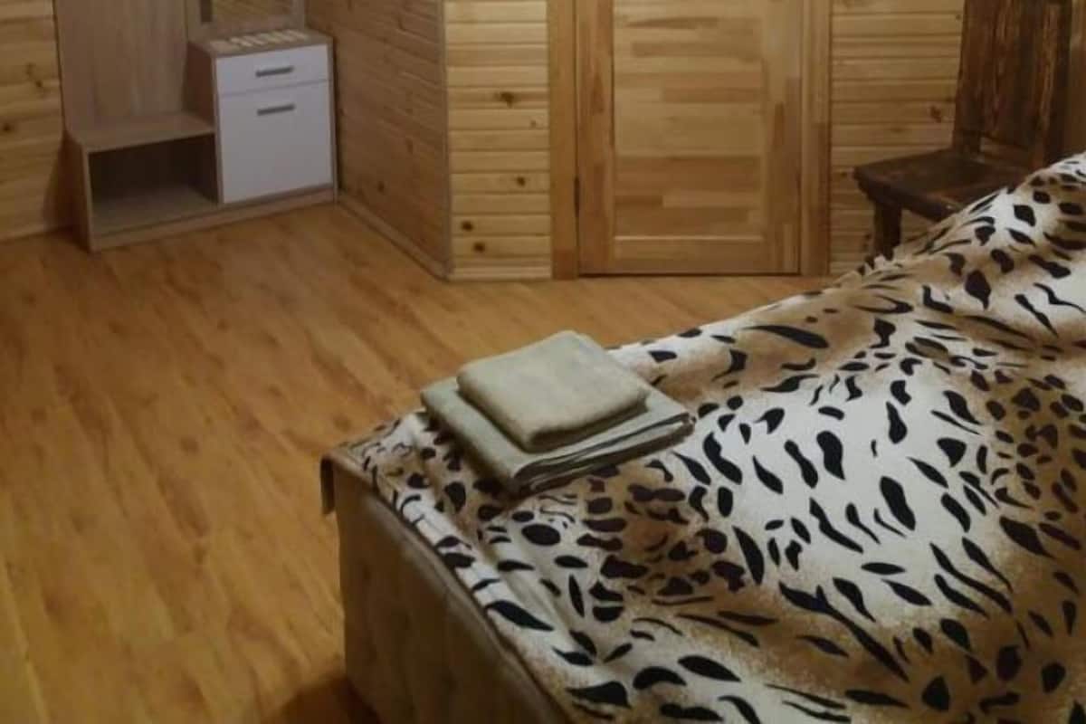 1 dormitorio, ropa de cama hipoalergénica, tabla de planchar con plancha