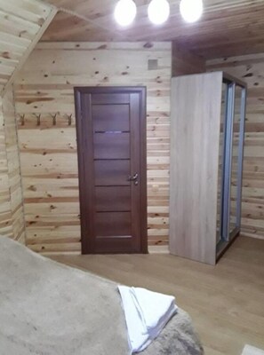 Deluxe Double Room, Balcony | 1 bedroom, hypo-allergenic bedding, iron/ironing board, rollaway beds