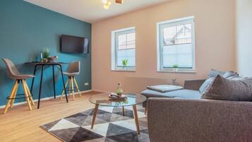 Apartment (1) | Living room | 40-inch flat-screen TV with cable channels, TV