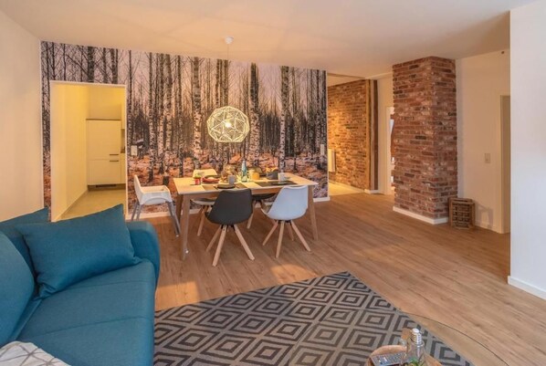 Apartment (2) | Living room | 40-inch flat-screen TV with cable channels, TV