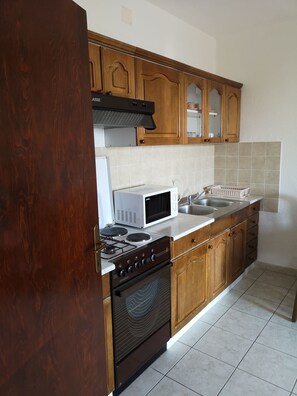 Apartment (2) | Private kitchen | Fridge, microwave, oven, stovetop