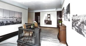 Interior - Trending Inn (Oakland)
