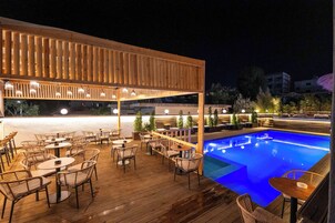 Seasonal outdoor pool, pool umbrellas, sun loungers