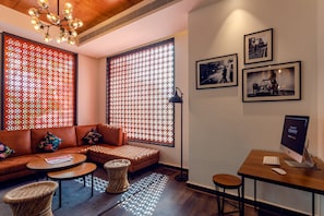 Lobby sitting area - Four Points by Sheraton Chennai OMR (Chennai)