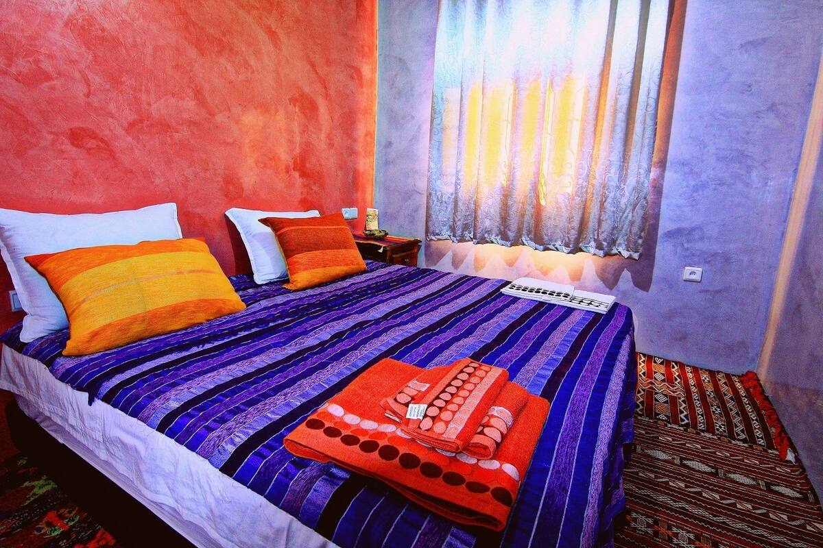 Sábanas de algodón egipcio, ropa de cama de alta calidad y wifi gratis 