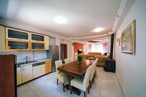 House | In-room dining