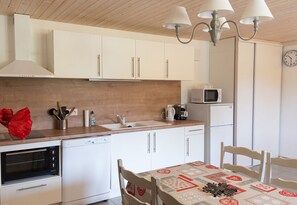 Fridge, microwave, oven, stovetop - Homerez - Apartment in Cornimont (Cornimont)