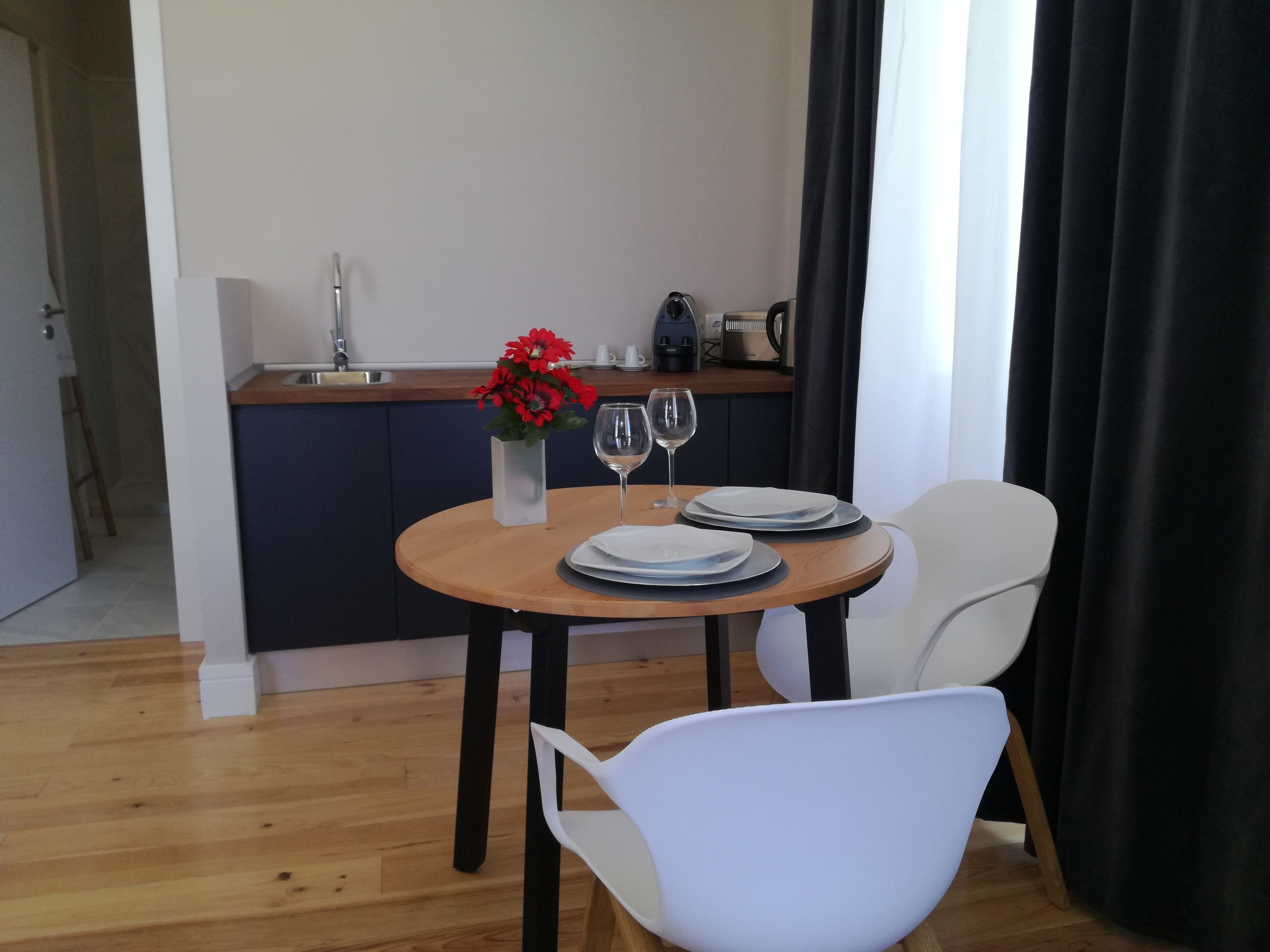 Premium Suite, Kitchenette (5) | Private kitchenette | Shared fridge, microwave