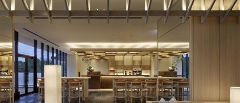 Lobby-lounge