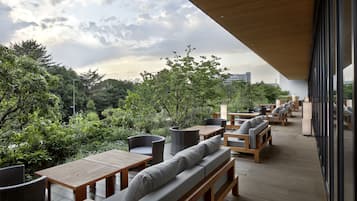 Breakfast, lunch, dinner served; Japanese cuisine