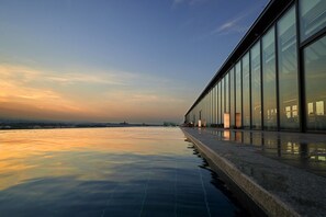 실내 수영장, 야외 수영장