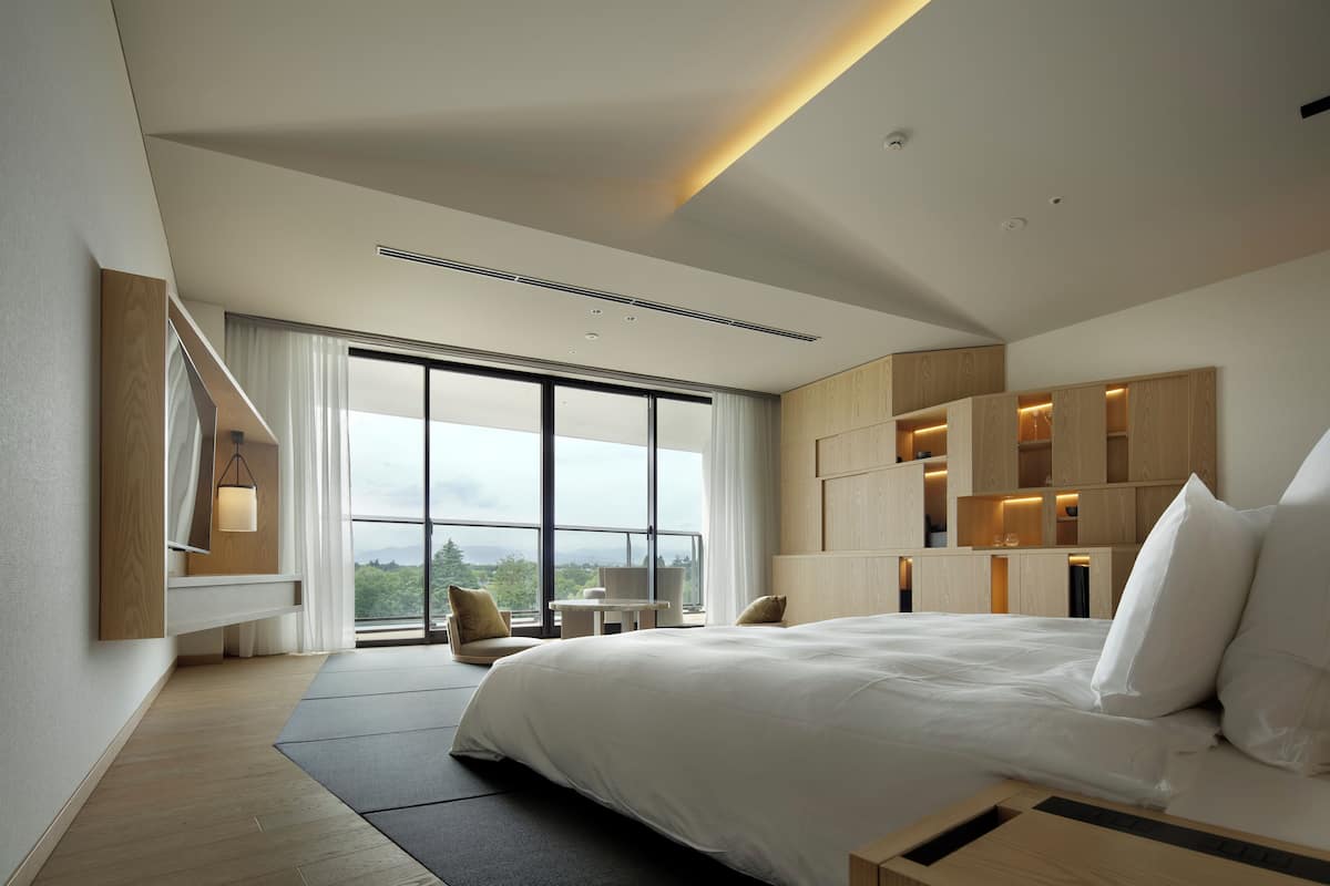 1 bilik tidur, gebar bulu kapas, peti besi dalam bilik