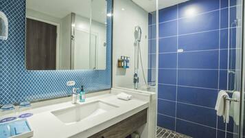 Standard Room | Bathroom | Shower, rainfall showerhead, free toiletries, hair dryer