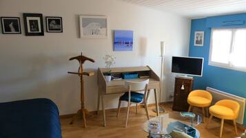 Double Room | Living area | Flat-screen TV