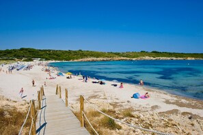 Una playa cerca