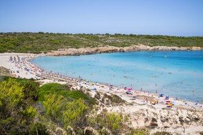 Una playa cerca