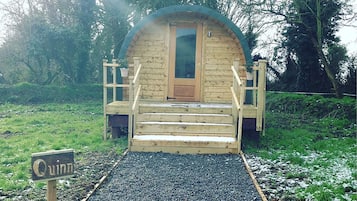 Pod | 1 bedroom, individually decorated, individually furnished, bed sheets