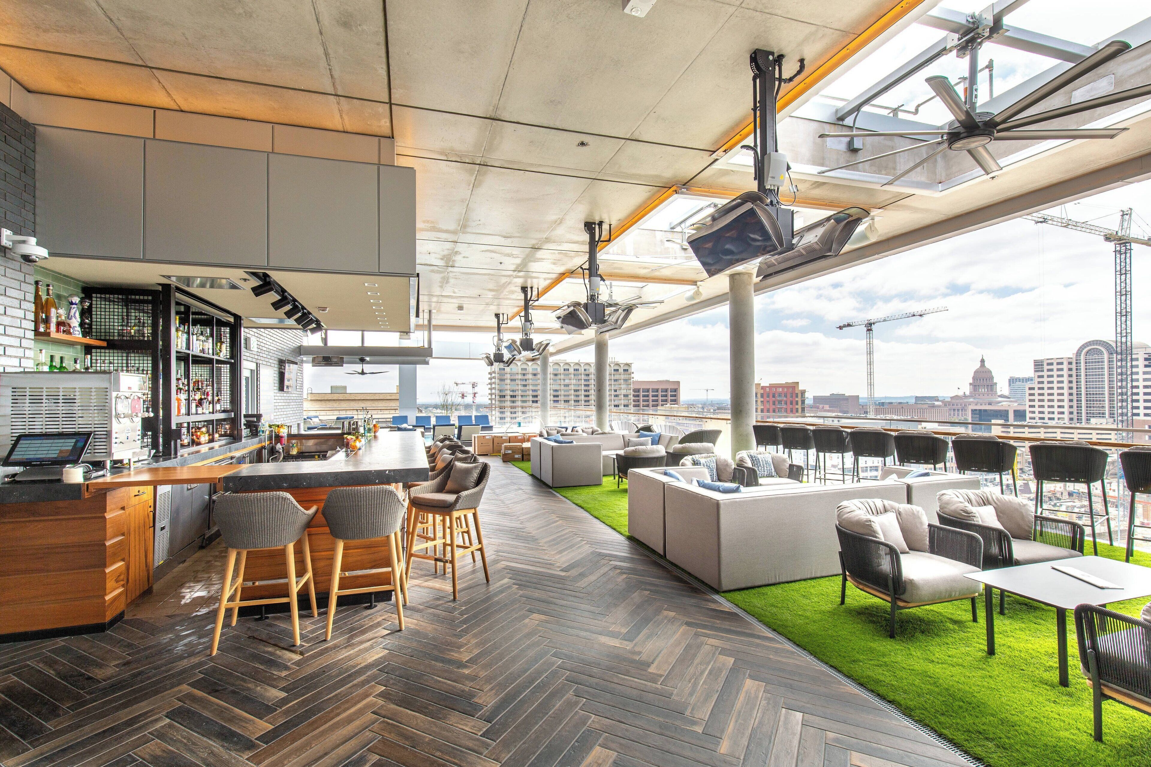 2 bars/lounges, rooftop bar