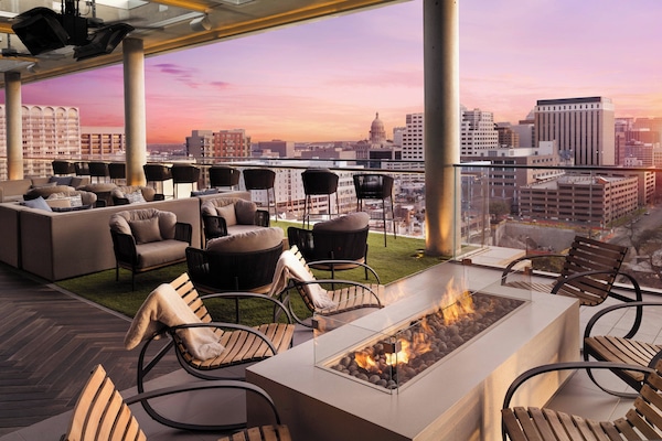 2 bars/lounges, rooftop bar