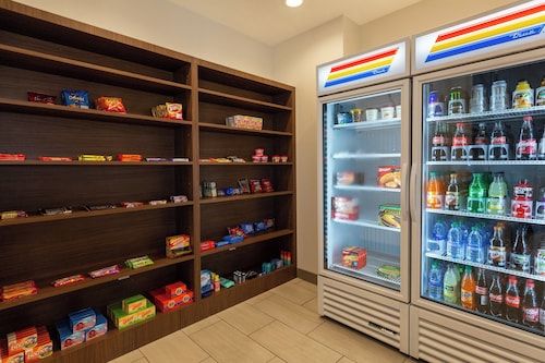 Holiday Inn Express & Suites Kingfisher by IHG