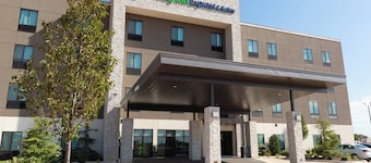 Holiday Inn Express & Suites Kingfisher by IHG